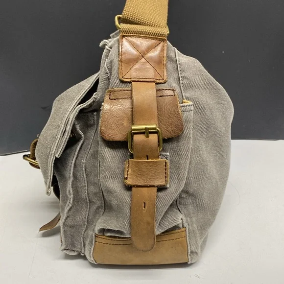 Berchirly Canvas Crossbody Bag - Picture 10 of 17